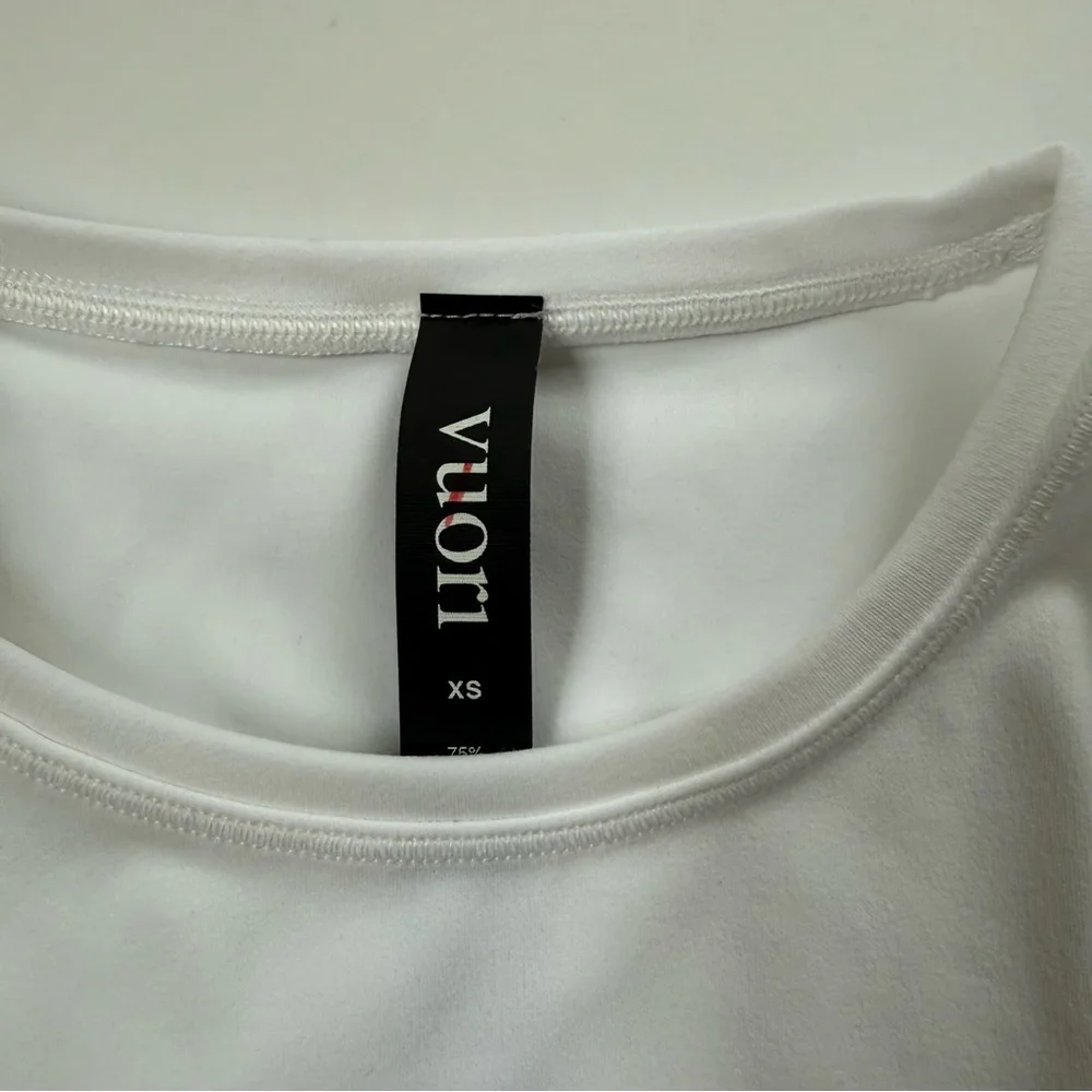 Vuori Halo Performance Crop Tank White Racerback Athletic Top XS - Picture 2 of 5